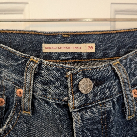 Levi's Ribcage Straight Ankle Jeans - Picture 3 of 3